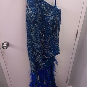 beautiful blue prom dress